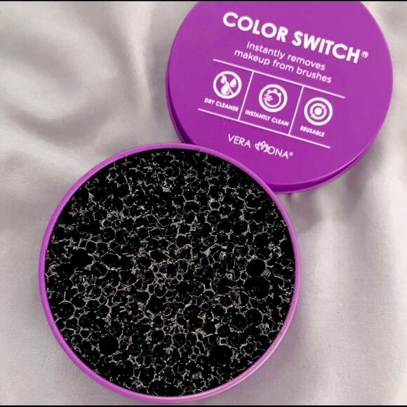 Color Switch Vera Mona Brush Makeup Remover Reusable Purple tin Fabfitfun NEW - Picture 3 of 3